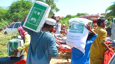 مساعدات إنسانية سعودية للمتضررين من فيضانات باكستان 